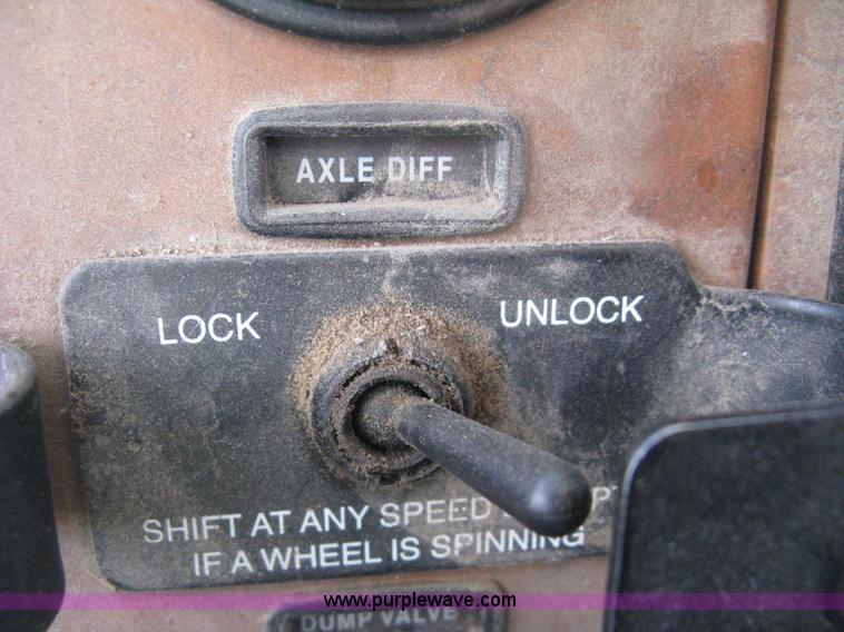 image for item H6335 2008 Peterbilt 340 dump truck