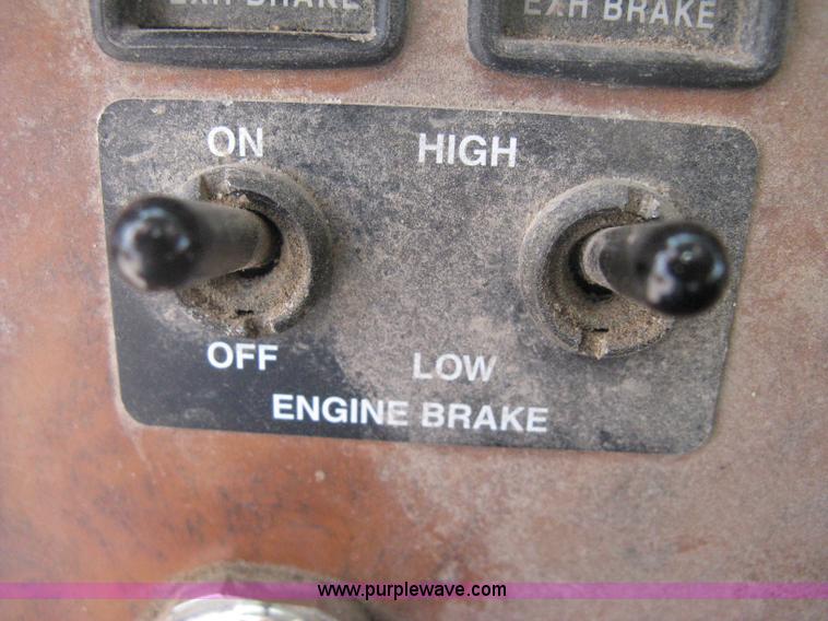 image for item H6335 2008 Peterbilt 340 dump truck