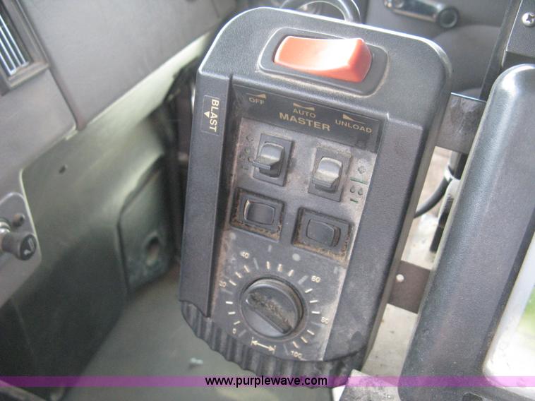 image for item H6335 2008 Peterbilt 340 dump truck