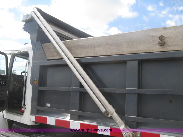 image for item H6335 2008 Peterbilt 340 dump truck