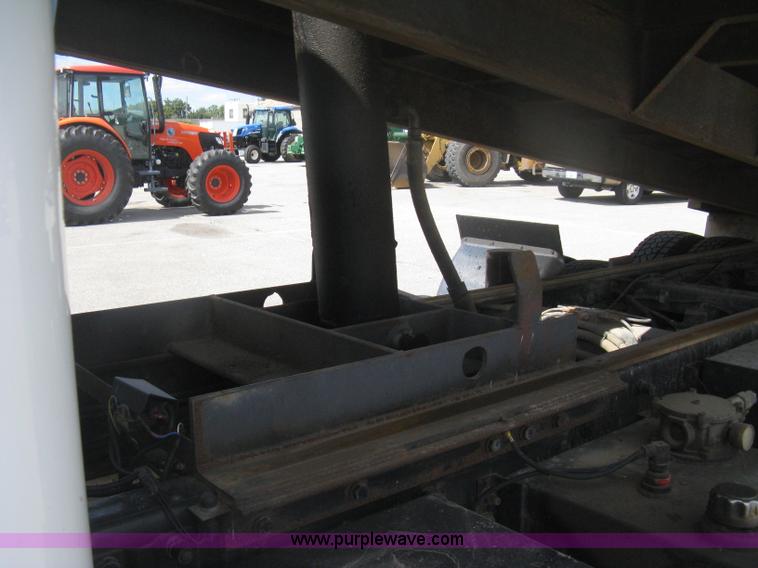 image for item H6335 2008 Peterbilt 340 dump truck