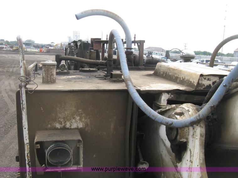 image for item H6470 1987 Link-Belt LS4300C Series II excavator