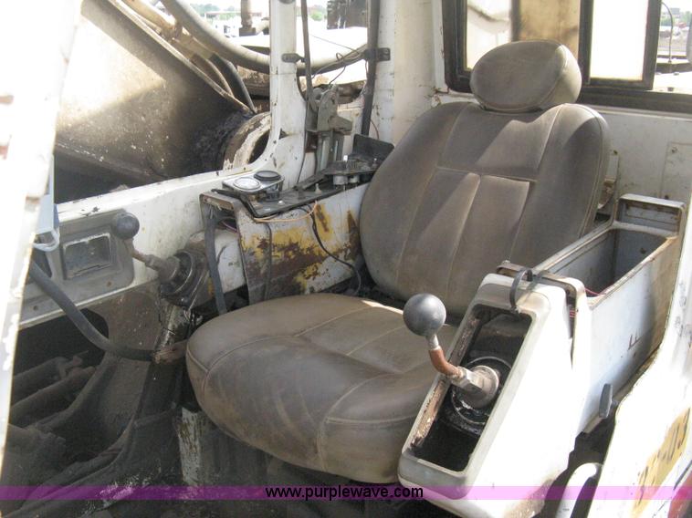 image for item H6470 1987 Link-Belt LS4300C Series II excavator