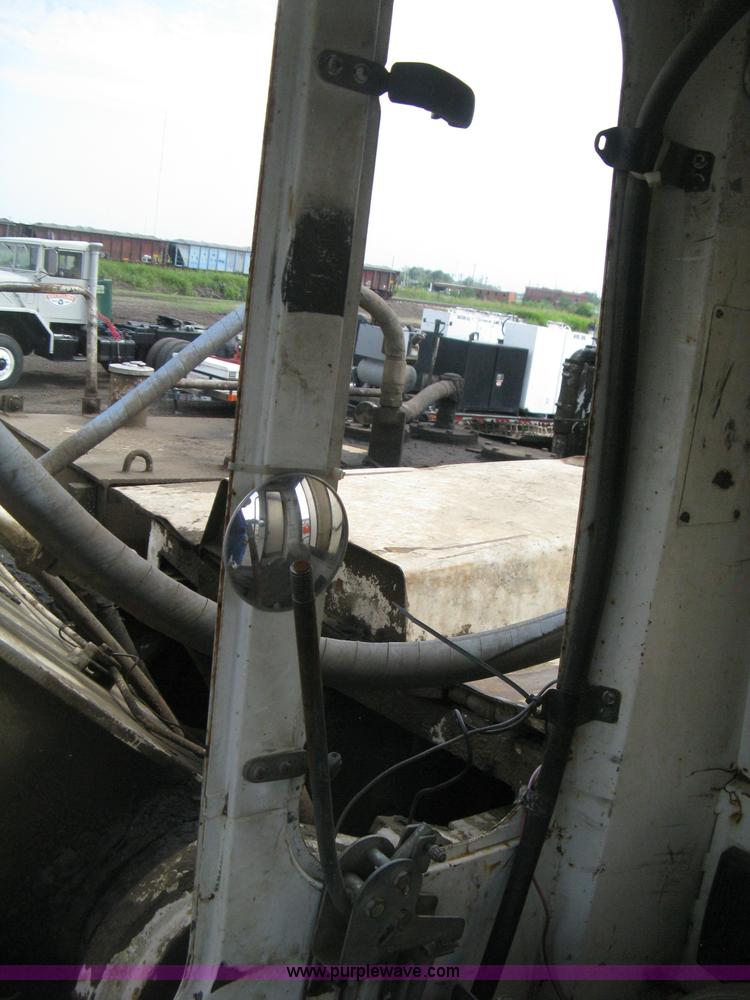 image for item H6470 1987 Link-Belt LS4300C Series II excavator