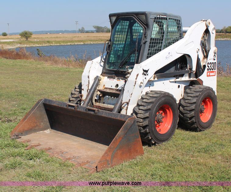 image for item H6755 2007 Bobcat S330 skid steer