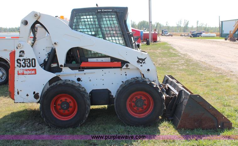 image for item H6755 2007 Bobcat S330 skid steer