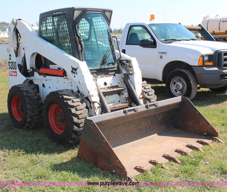 image for item H6755 2007 Bobcat S330 skid steer