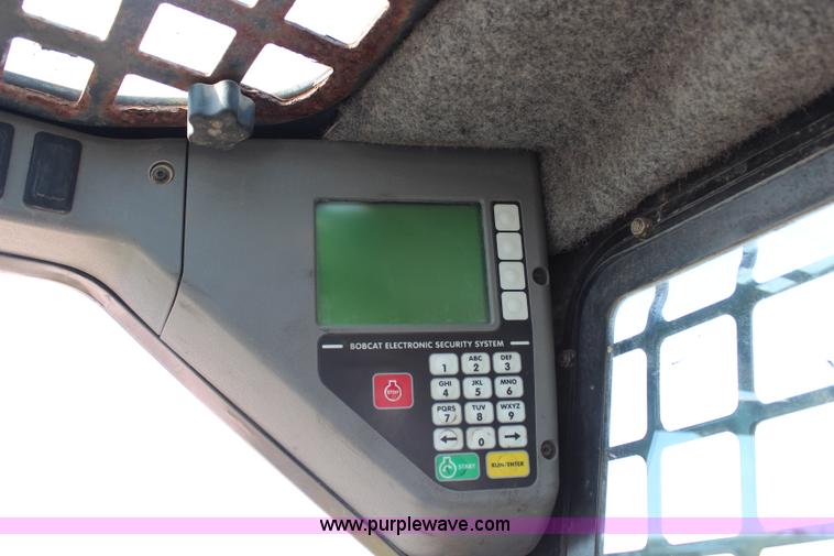 image for item H6755 2007 Bobcat S330 skid steer