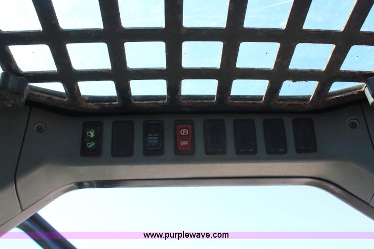 image for item H6755 2007 Bobcat S330 skid steer