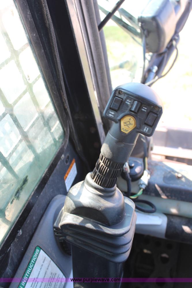 image for item H6755 2007 Bobcat S330 skid steer