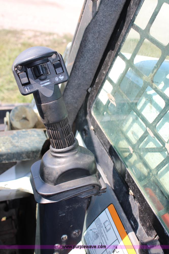 image for item H6755 2007 Bobcat S330 skid steer