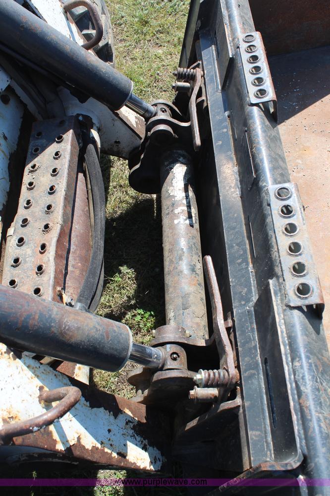 image for item H6755 2007 Bobcat S330 skid steer