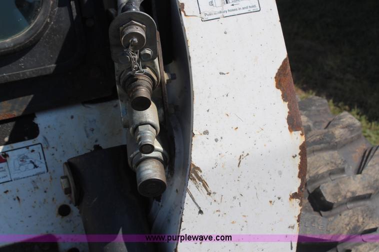 image for item H6755 2007 Bobcat S330 skid steer