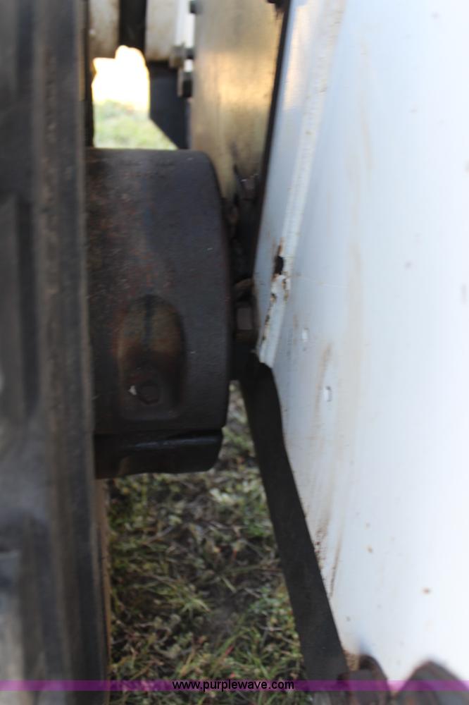 image for item H6755 2007 Bobcat S330 skid steer