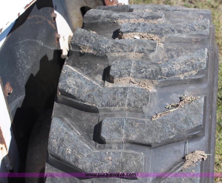 image for item H6755 2007 Bobcat S330 skid steer