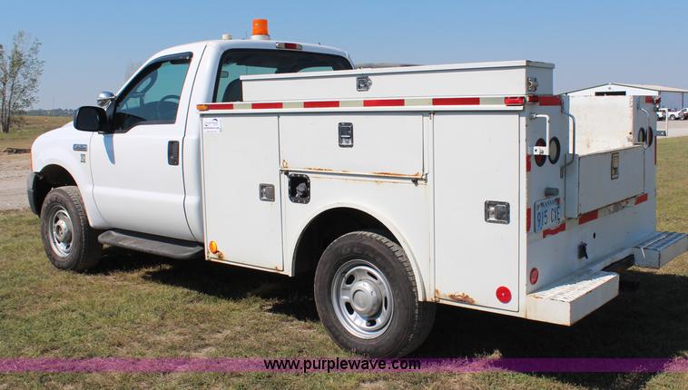 image for item H6756 2005 Ford F250 Super Duty XL service truck