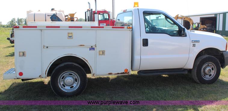 image for item H6756 2005 Ford F250 Super Duty XL service truck
