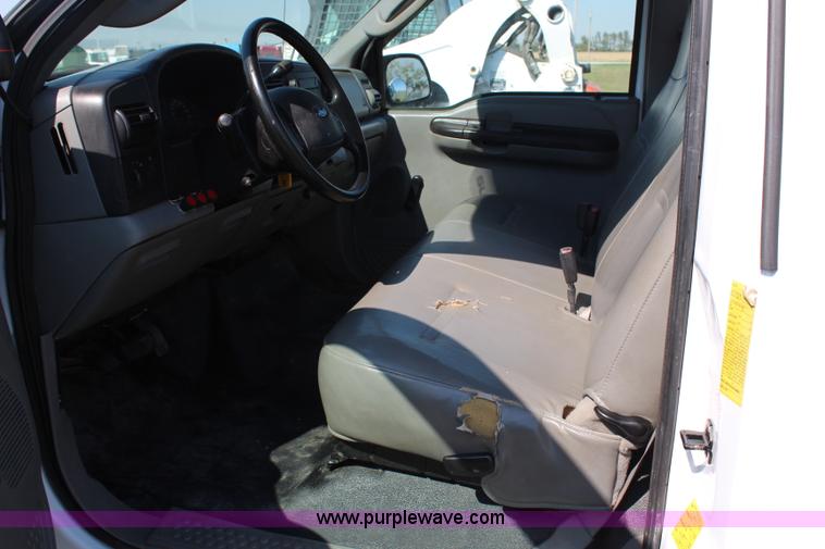 image for item H6756 2005 Ford F250 Super Duty XL service truck