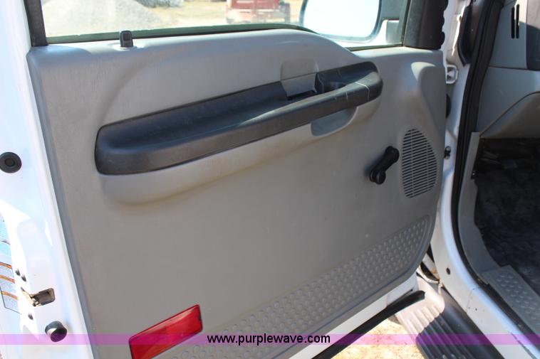 image for item H6756 2005 Ford F250 Super Duty XL service truck