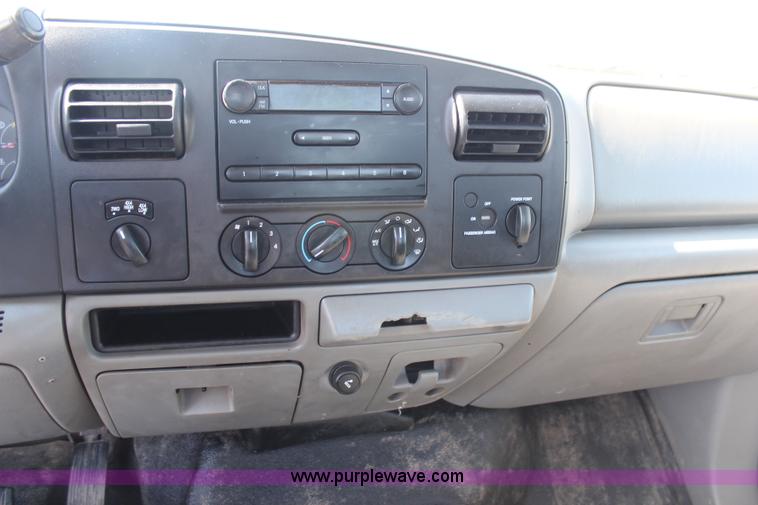 image for item H6756 2005 Ford F250 Super Duty XL service truck