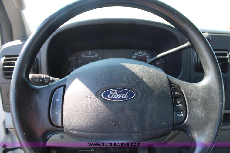 image for item H6756 2005 Ford F250 Super Duty XL service truck