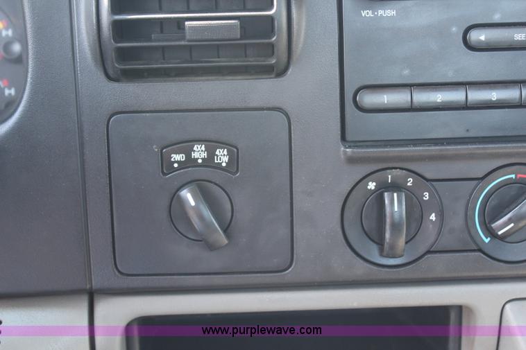 image for item H6756 2005 Ford F250 Super Duty XL service truck