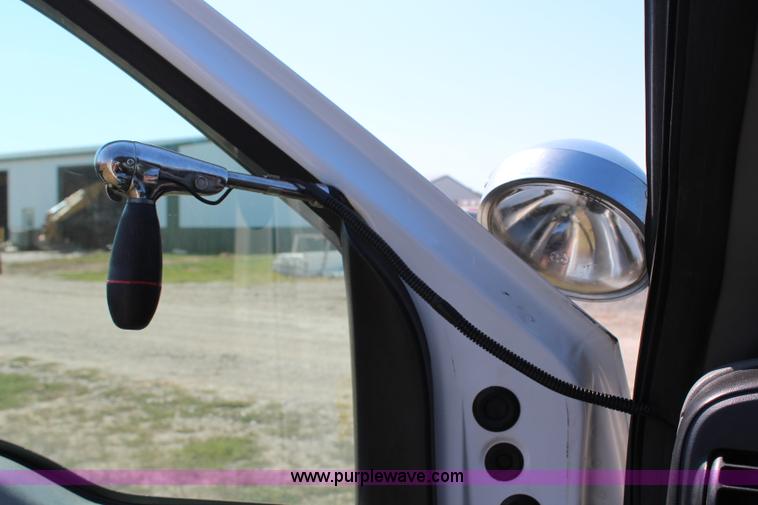 image for item H6756 2005 Ford F250 Super Duty XL service truck