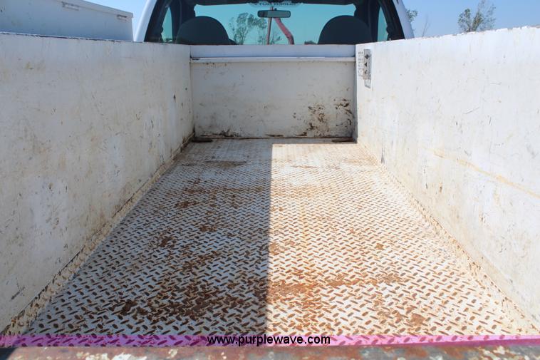 image for item H6756 2005 Ford F250 Super Duty XL service truck