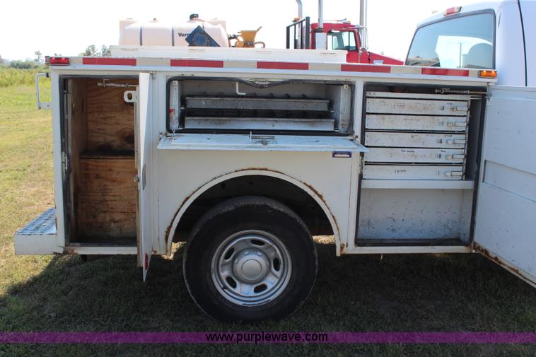 image for item H6756 2005 Ford F250 Super Duty XL service truck