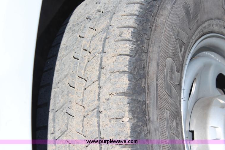 image for item H6756 2005 Ford F250 Super Duty XL service truck