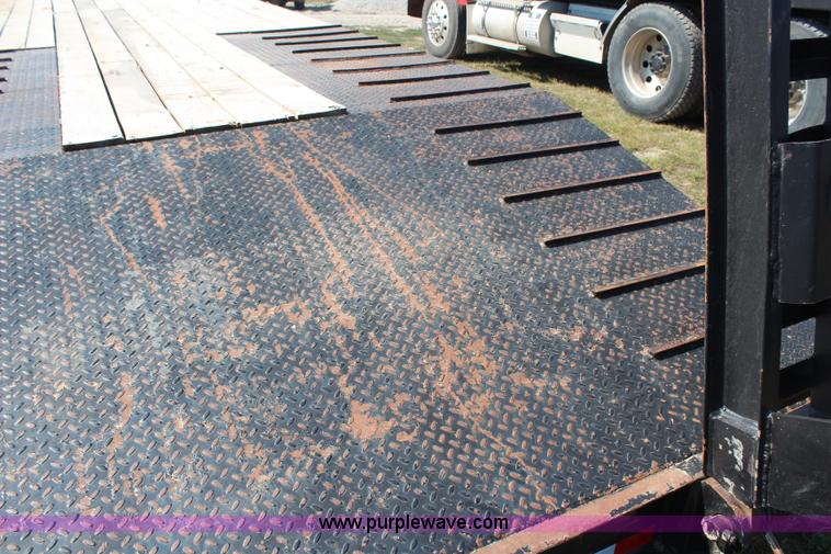 image for item H6758 2006 Pitts trailer