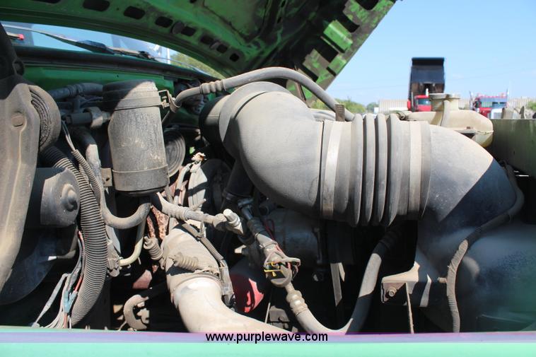 image for item H6762 1993 Ford F800 crane truck