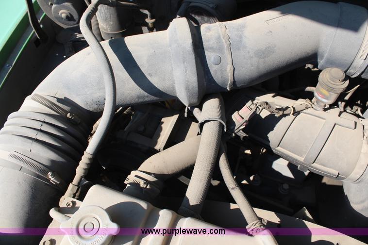 image for item H6762 1993 Ford F800 crane truck