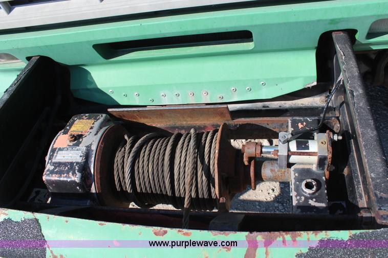 image for item H6762 1993 Ford F800 crane truck