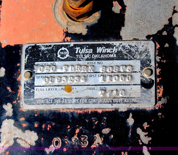 image for item H6762 1993 Ford F800 crane truck