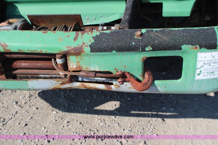 image for item H6762 1993 Ford F800 crane truck