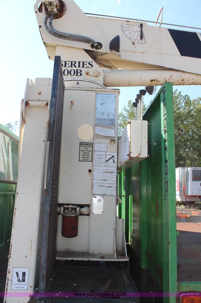 image for item H6762 1993 Ford F800 crane truck