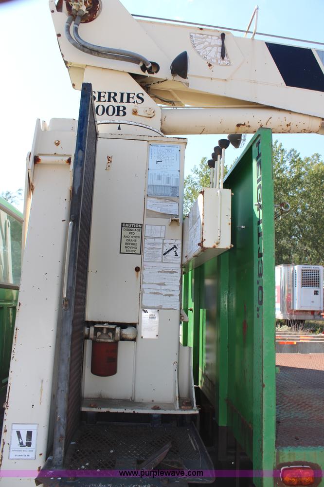 image for item H6762 1993 Ford F800 crane truck