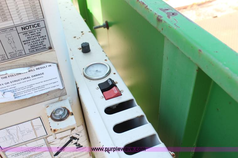 image for item H6762 1993 Ford F800 crane truck