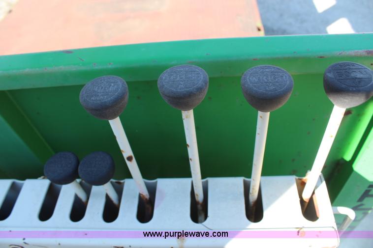 image for item H6762 1993 Ford F800 crane truck