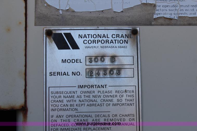 image for item H6762 1993 Ford F800 crane truck