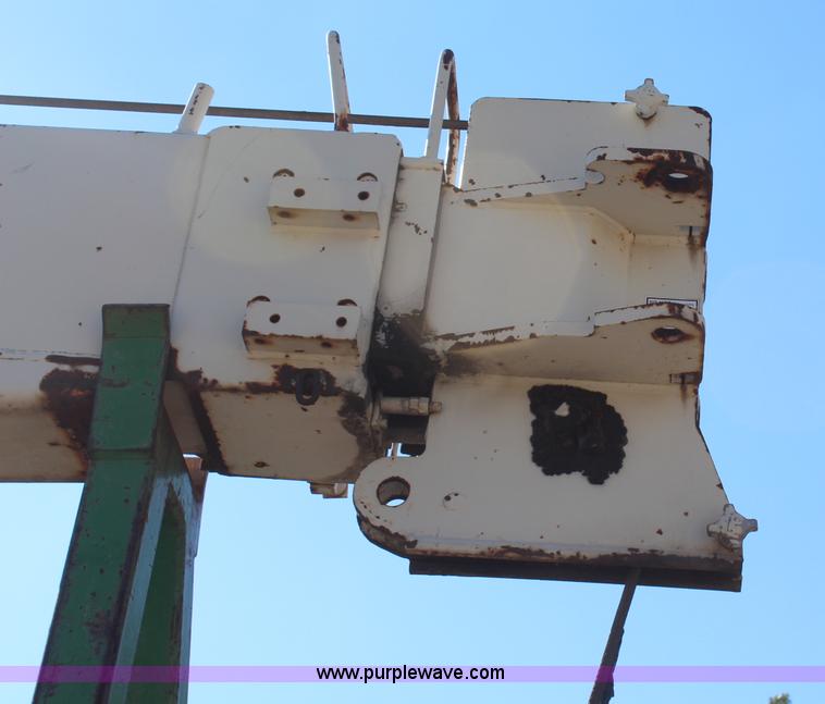 image for item H6762 1993 Ford F800 crane truck