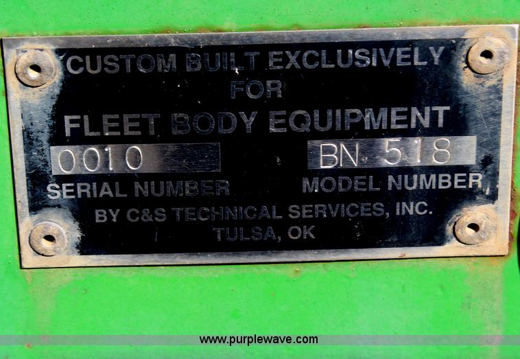 image for item H6762 1993 Ford F800 crane truck