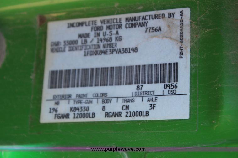 image for item H6762 1993 Ford F800 crane truck