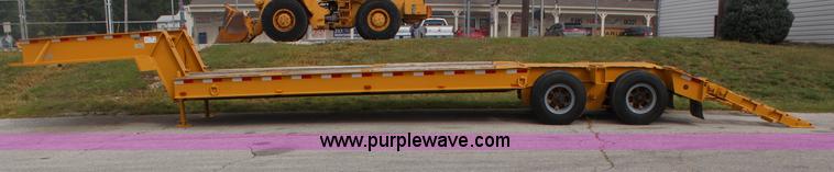 image for item H6852 1975 Fruehauf C25L-J2 lowboy trailer