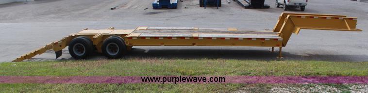image for item H6852 1975 Fruehauf C25L-J2 lowboy trailer