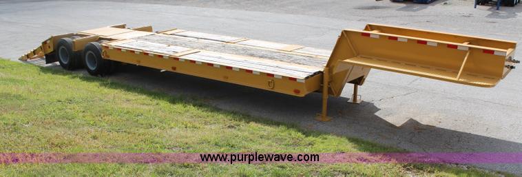 image for item H6852 1975 Fruehauf C25L-J2 lowboy trailer