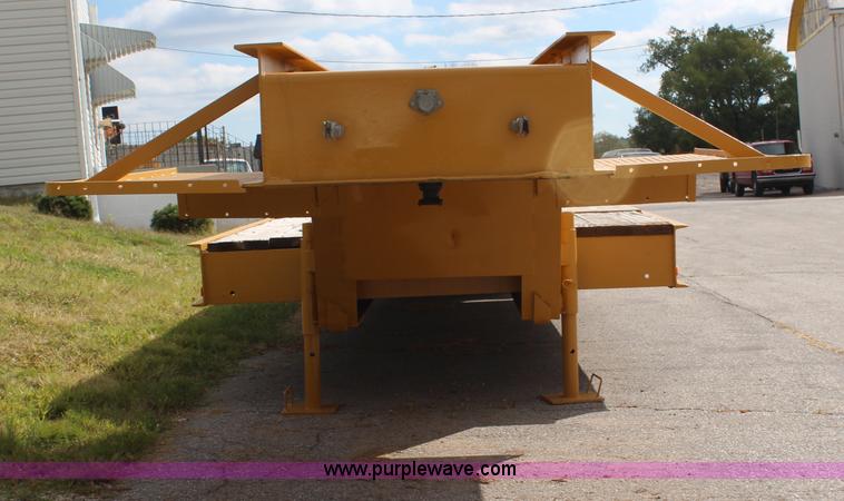 image for item H6852 1975 Fruehauf C25L-J2 lowboy trailer