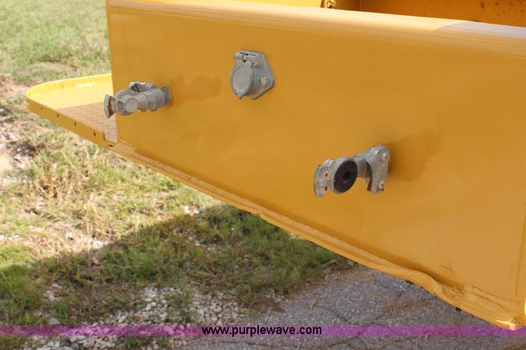 image for item H6852 1975 Fruehauf C25L-J2 lowboy trailer