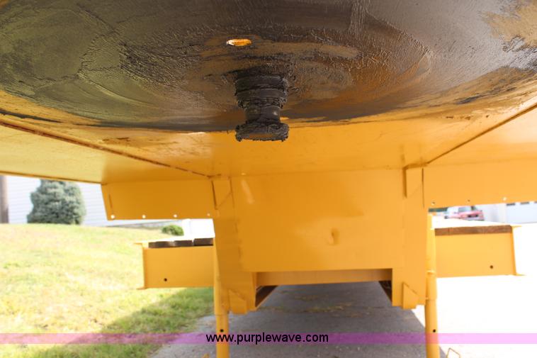 image for item H6852 1975 Fruehauf C25L-J2 lowboy trailer